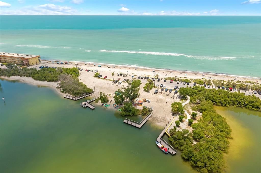 For Sale: $849,000 (2 beds, 2 baths, 969 Square Feet)