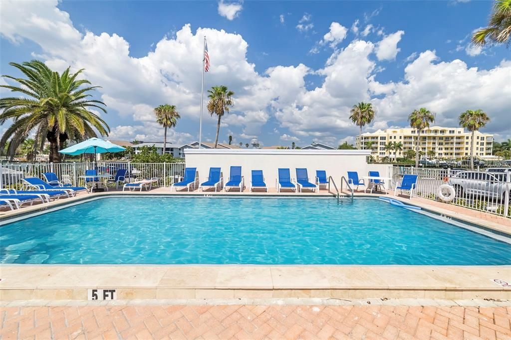 For Sale: $849,000 (2 beds, 2 baths, 969 Square Feet)