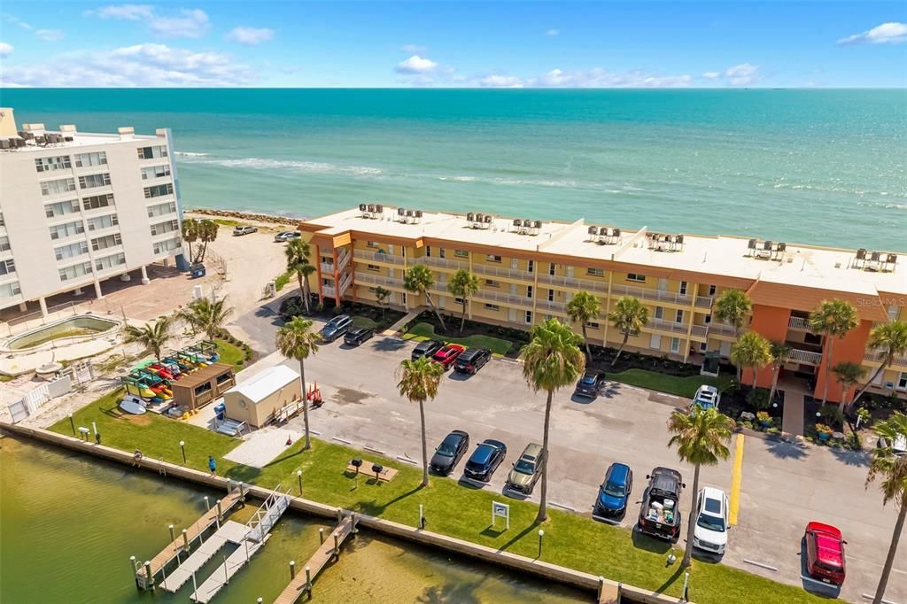 For Sale: $849,000 (2 beds, 2 baths, 969 Square Feet)