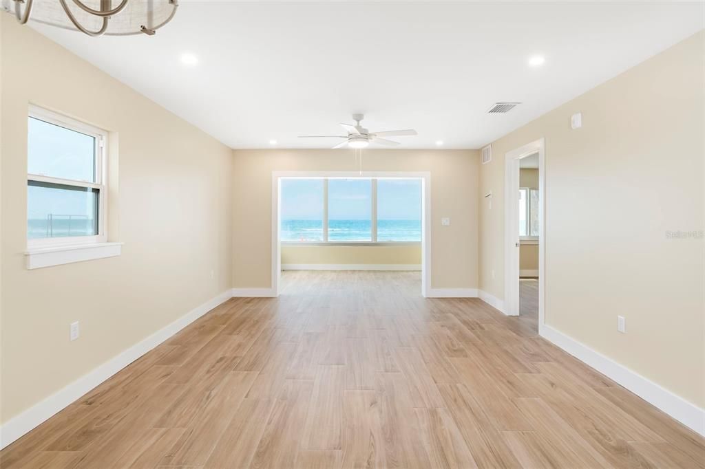For Sale: $849,000 (2 beds, 2 baths, 969 Square Feet)