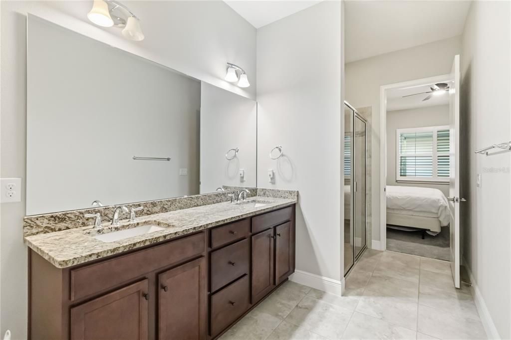 For Sale: $269,000 (2 beds, 2 baths, 1261 Square Feet)