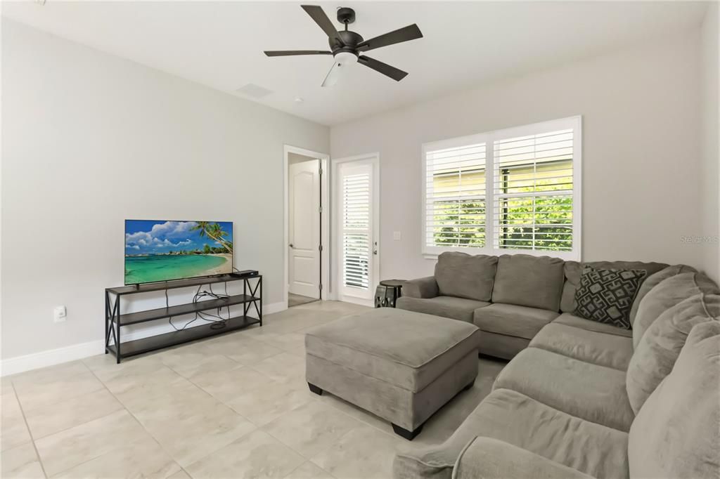 For Sale: $269,000 (2 beds, 2 baths, 1261 Square Feet)