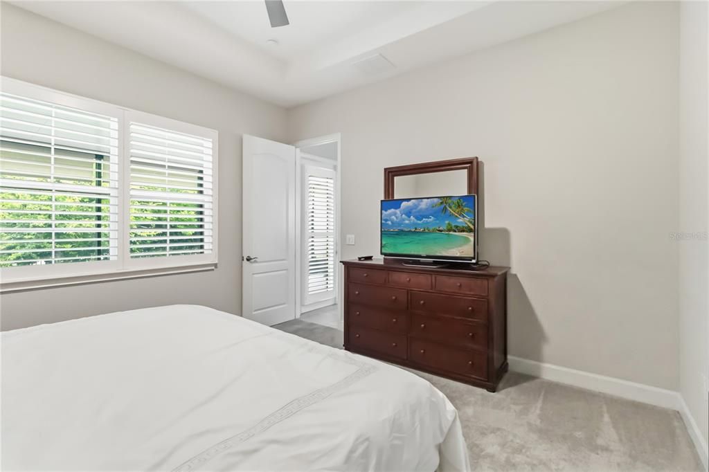 For Sale: $269,000 (2 beds, 2 baths, 1261 Square Feet)
