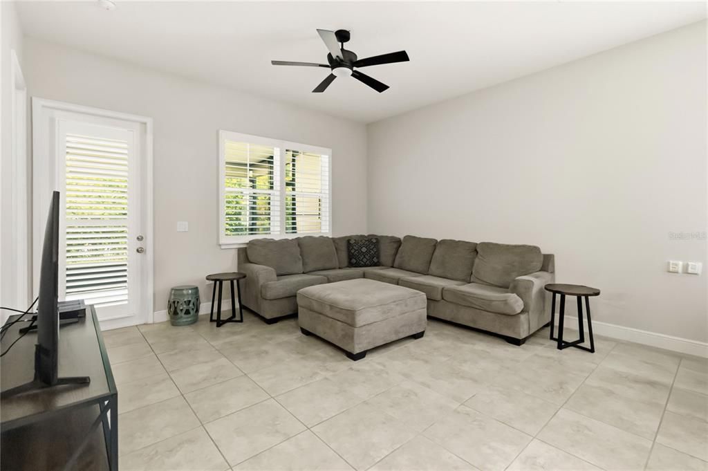 For Sale: $269,000 (2 beds, 2 baths, 1261 Square Feet)