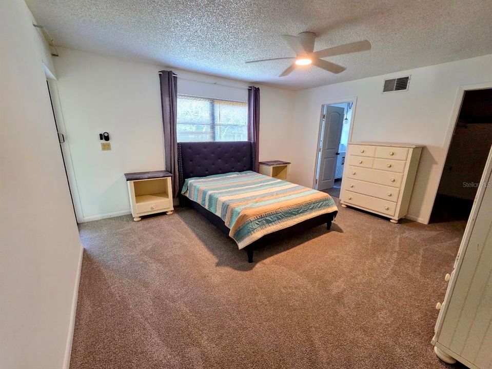 En Venta: $645,000 (4 camas, 3 baños, 2387 Pies cuadrados)
