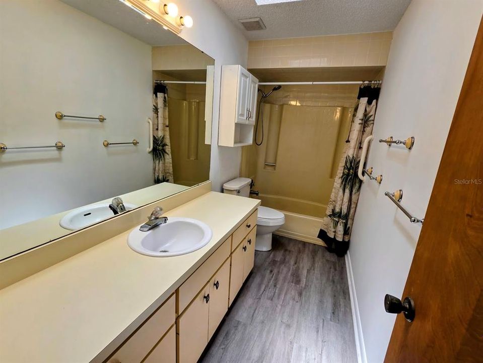 En Venta: $645,000 (4 camas, 3 baños, 2387 Pies cuadrados)
