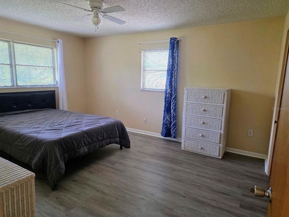 En Venta: $645,000 (4 camas, 3 baños, 2387 Pies cuadrados)
