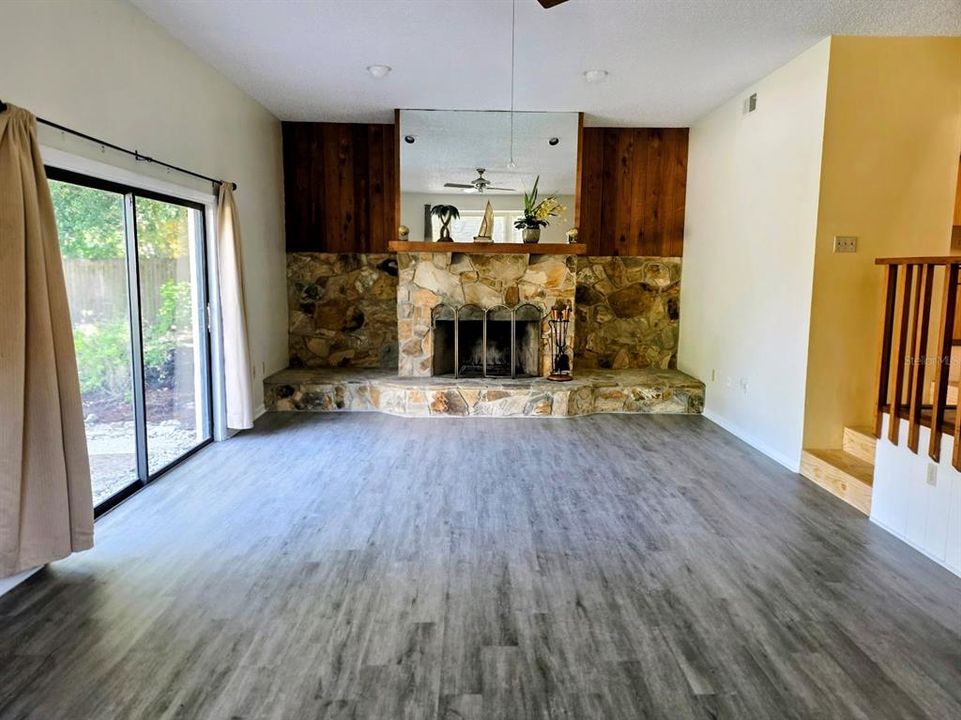 En Venta: $645,000 (4 camas, 3 baños, 2387 Pies cuadrados)