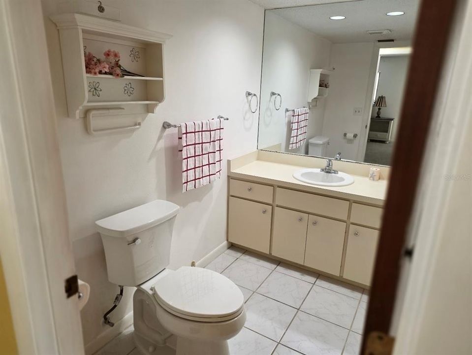 En Venta: $645,000 (4 camas, 3 baños, 2387 Pies cuadrados)