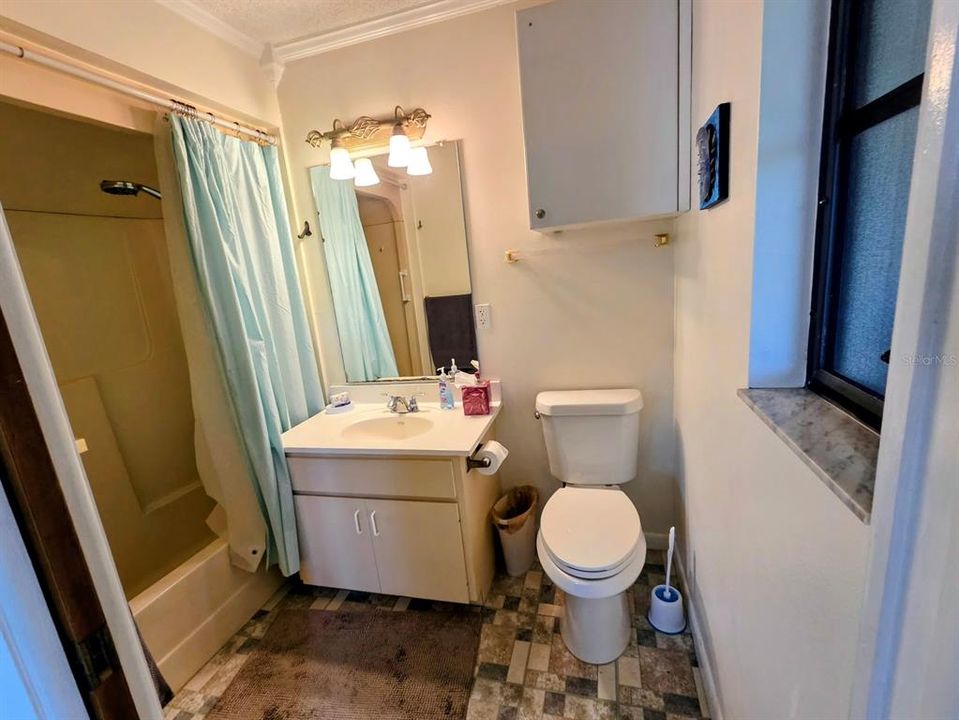 En Venta: $645,000 (4 camas, 3 baños, 2387 Pies cuadrados)