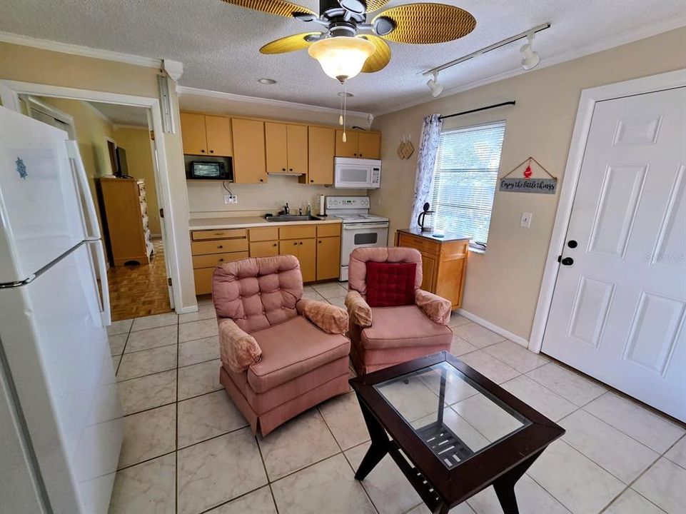 En Venta: $645,000 (4 camas, 3 baños, 2387 Pies cuadrados)