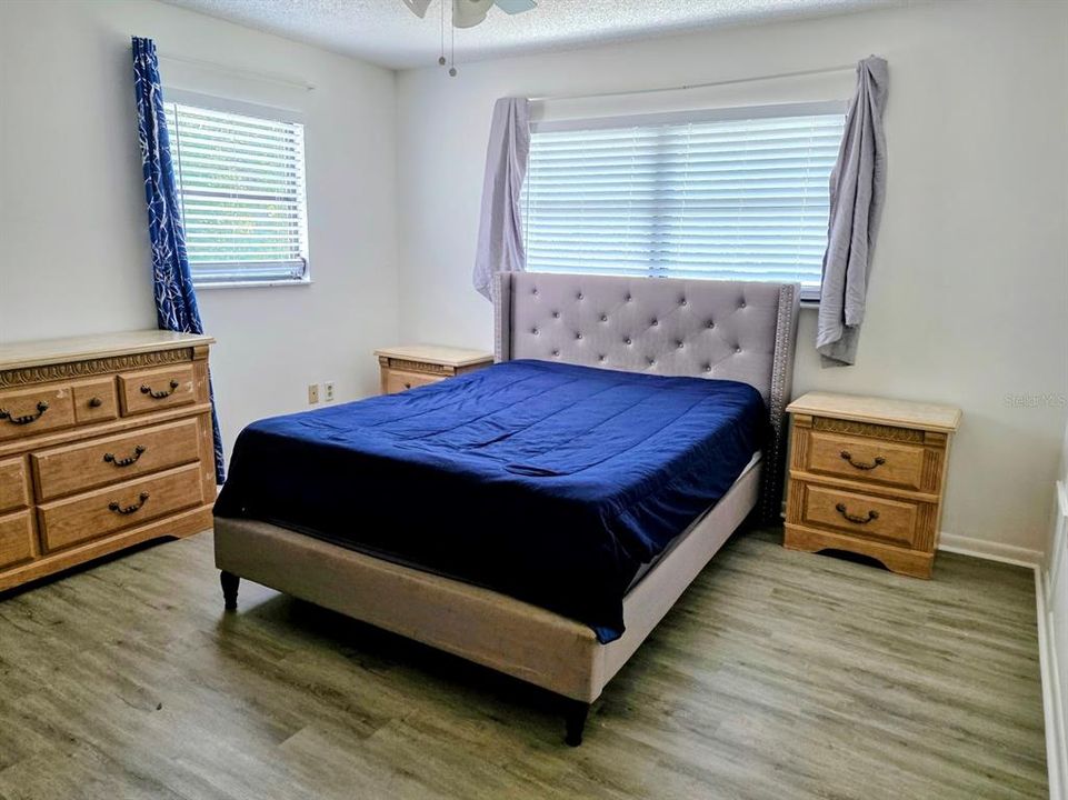 En Venta: $645,000 (4 camas, 3 baños, 2387 Pies cuadrados)