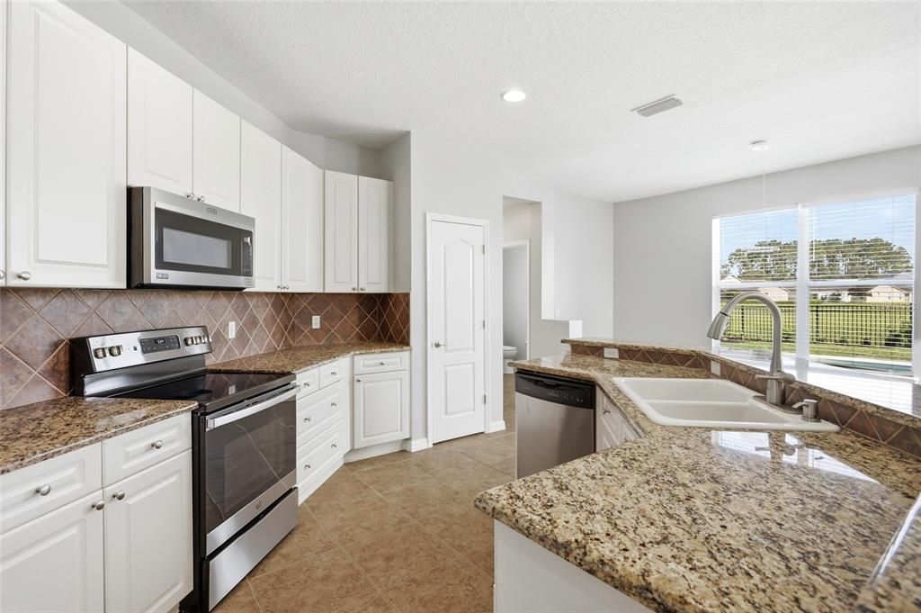 En Venta: $644,900 (4 camas, 2 baños, 2683 Pies cuadrados)