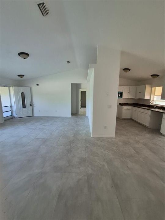 На продажу: $249,900 (3 спален, 2 ванн, 1365 Квадратных фут)