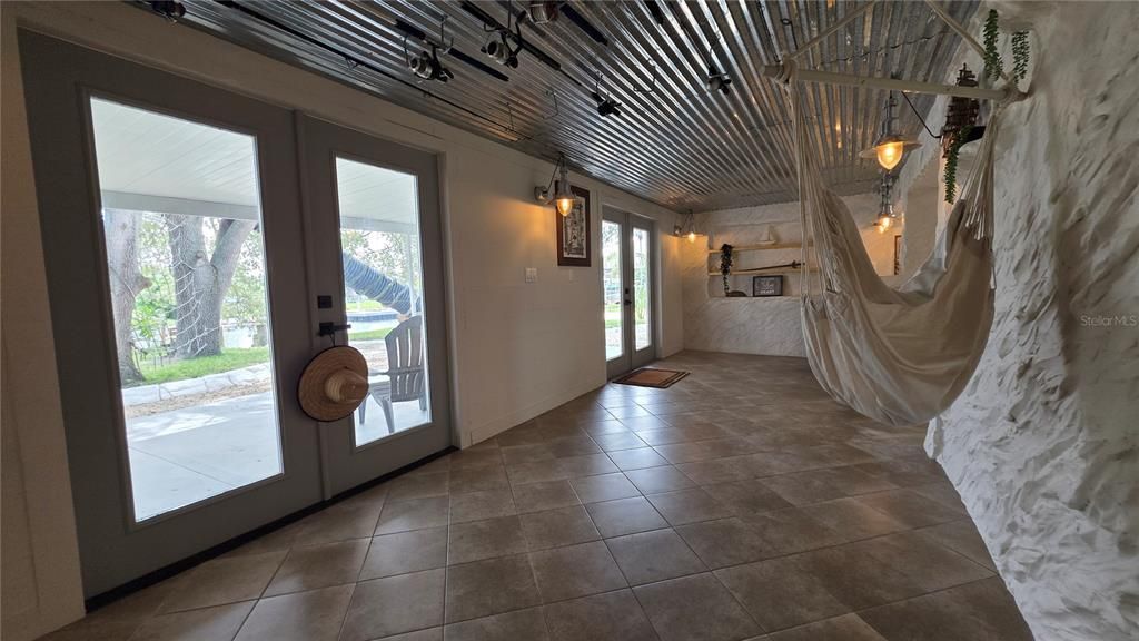 На продажу: $389,900 (2 спален, 2 ванн, 1086 Квадратных фут)