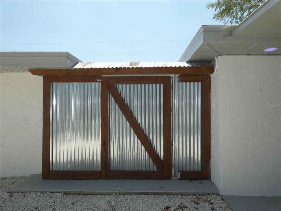 На продажу: $389,900 (2 спален, 2 ванн, 1086 Квадратных фут)