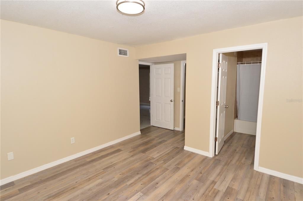 В аренду: $1,750 (2 спален, 2 ванн, 1129 Квадратных фут)