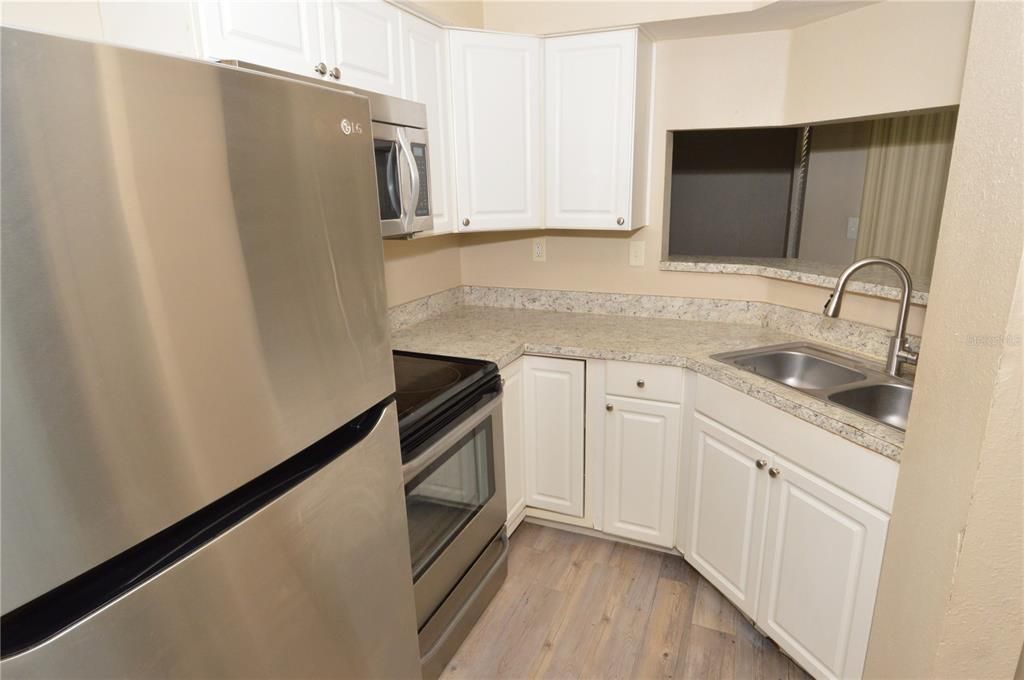 В аренду: $1,750 (2 спален, 2 ванн, 1129 Квадратных фут)