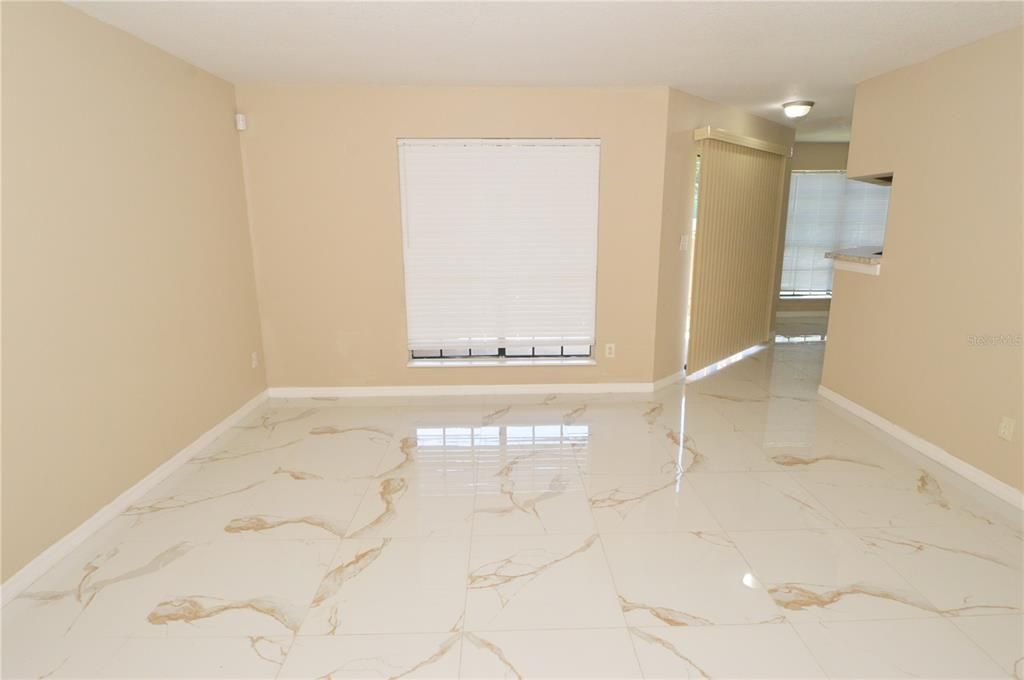 В аренду: $1,750 (2 спален, 2 ванн, 1129 Квадратных фут)