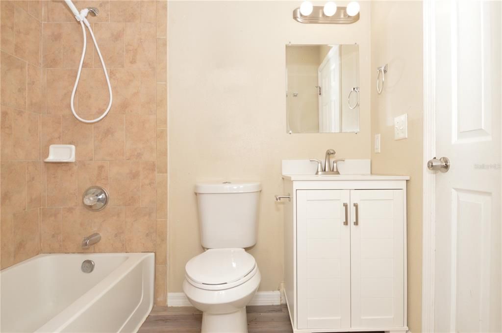 В аренду: $1,750 (2 спален, 2 ванн, 1129 Квадратных фут)