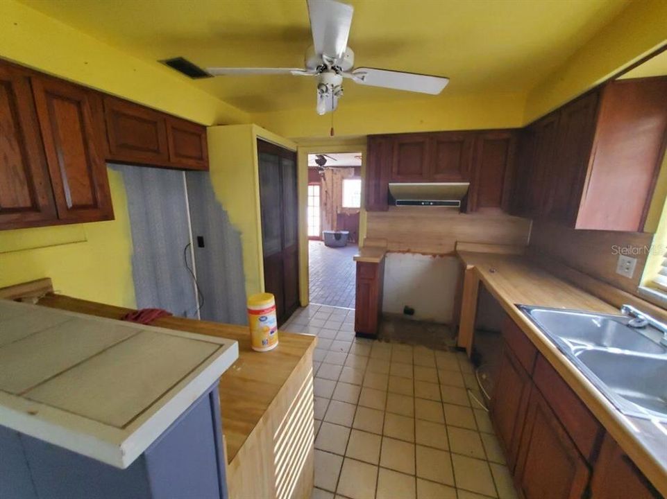 На продажу: $534,999 (5 спален, 2 ванн, 2189 Квадратных фут)
