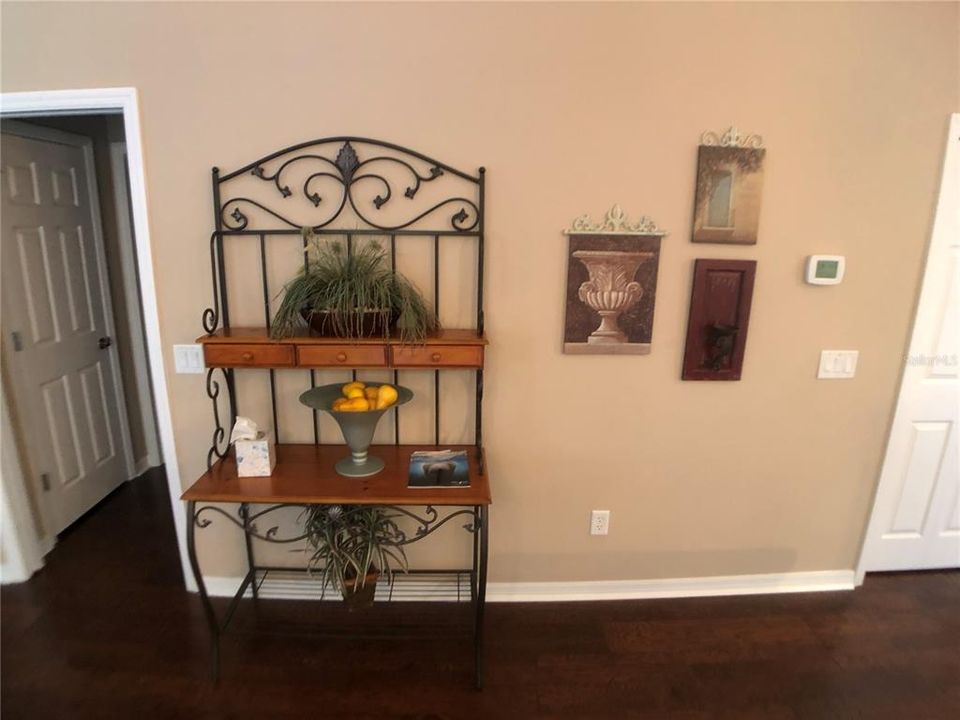 For Rent: $2,300 (3 beds, 2 baths, 1397 Square Feet)