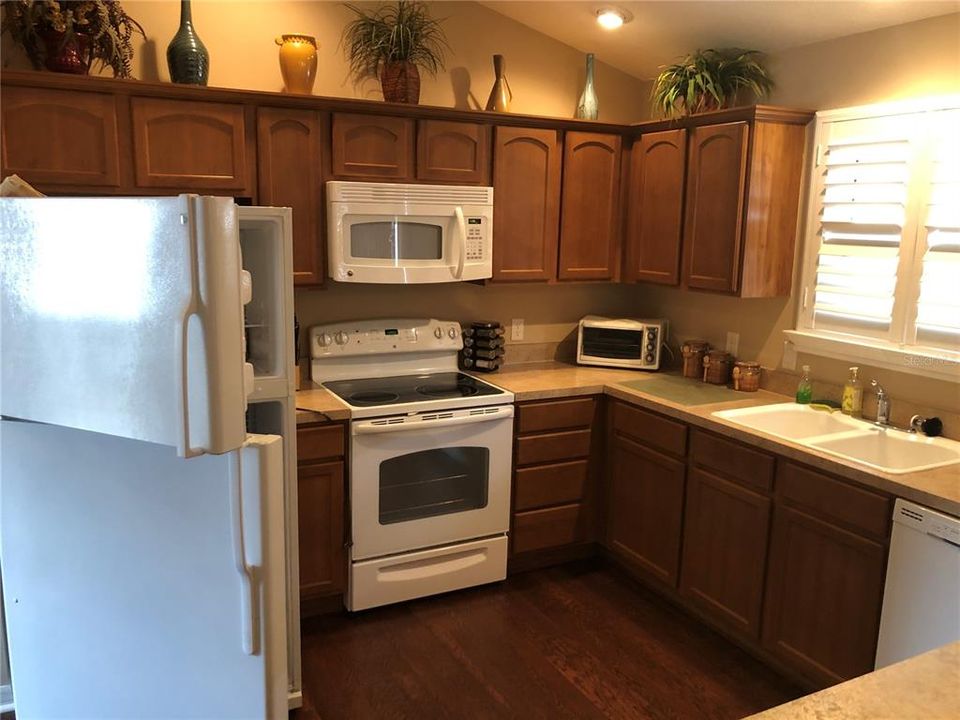 For Rent: $2,300 (3 beds, 2 baths, 1397 Square Feet)