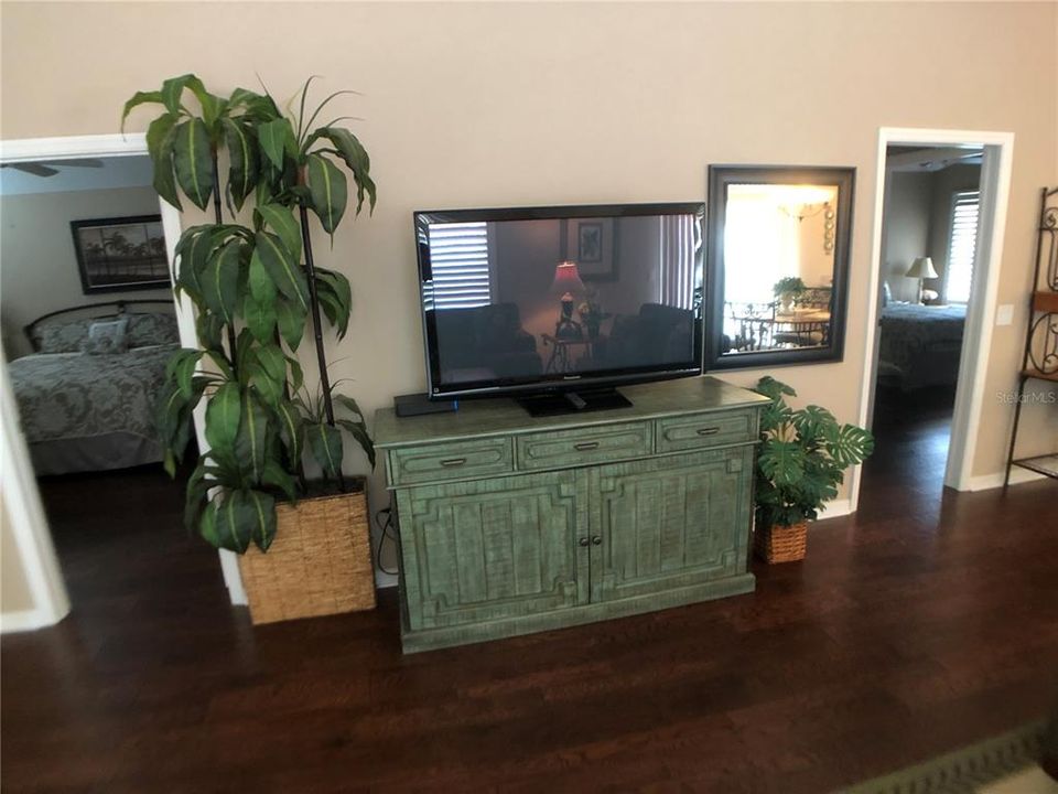For Rent: $2,300 (3 beds, 2 baths, 1397 Square Feet)