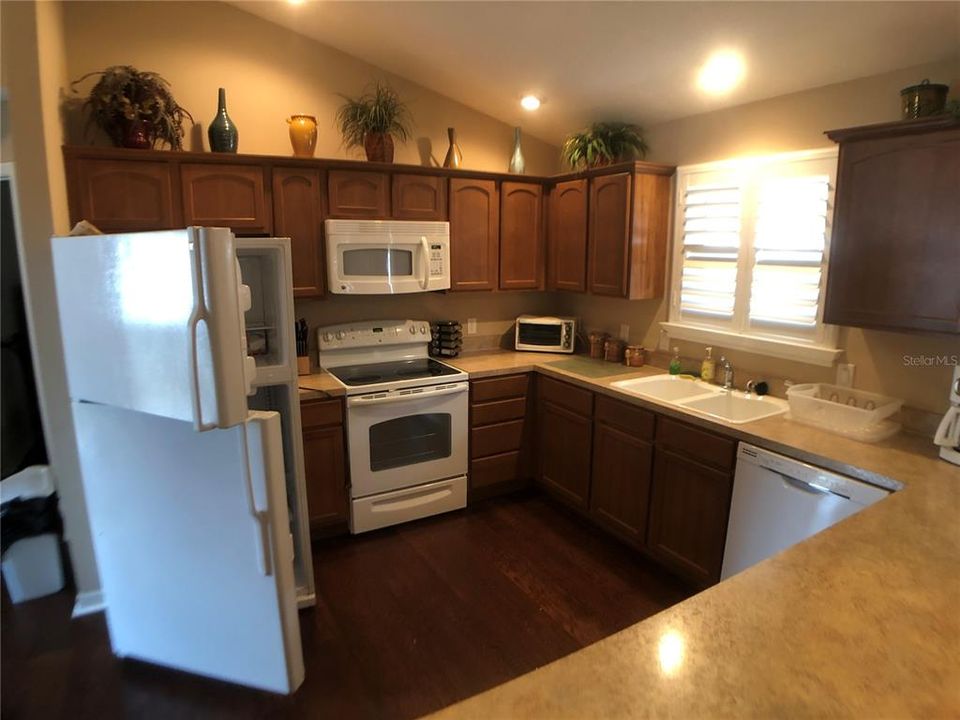 For Rent: $2,300 (3 beds, 2 baths, 1397 Square Feet)