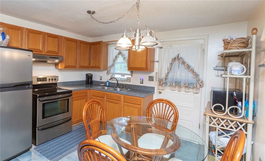 На продажу: $129,900 (2 спален, 1 ванн, 862 Квадратных фут)