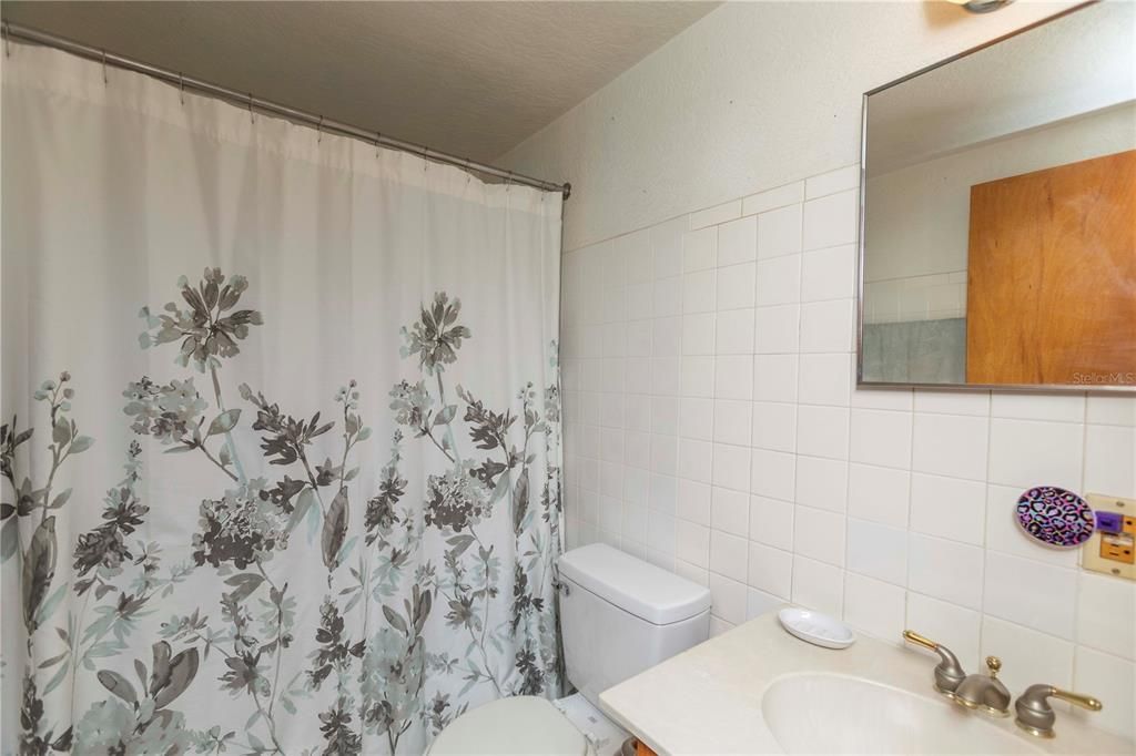 На продажу: $129,900 (2 спален, 1 ванн, 862 Квадратных фут)