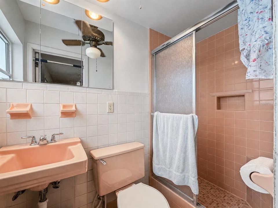 Под контрактом: $399,000 (3 спален, 2 ванн, 1798 Квадратных фут)