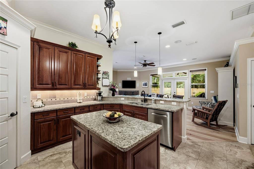 Под контрактом: $575,000 (4 спален, 3 ванн, 2256 Квадратных фут)