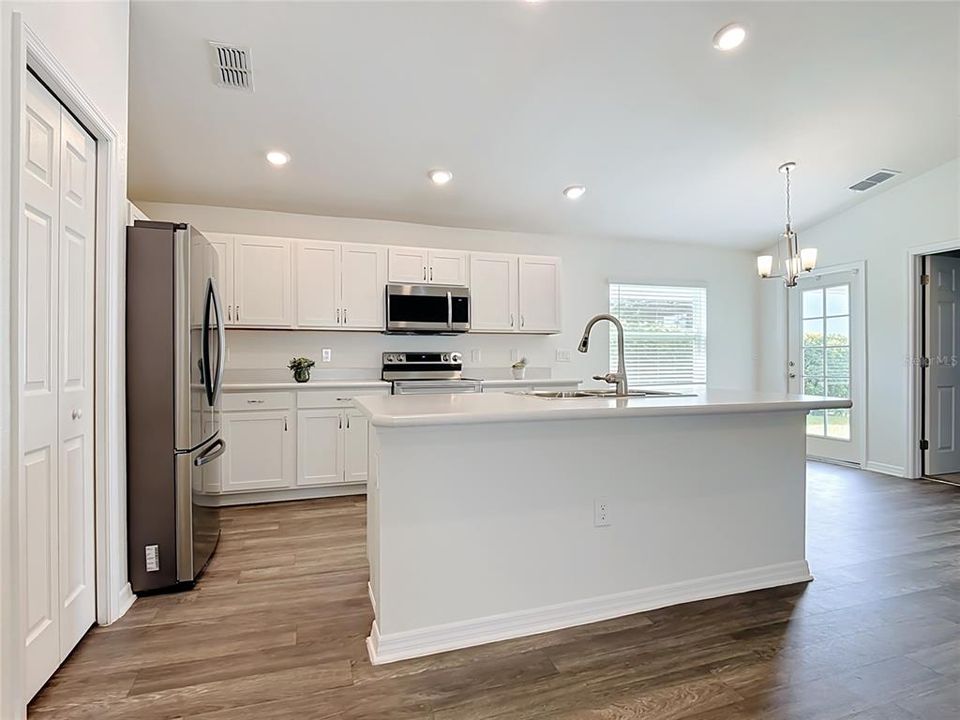 For Sale: $329,000 (3 beds, 2 baths, 1486 Square Feet)