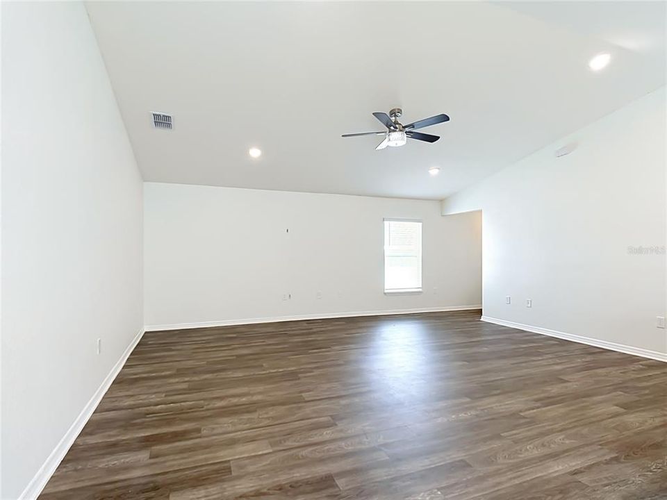 For Sale: $329,000 (3 beds, 2 baths, 1486 Square Feet)