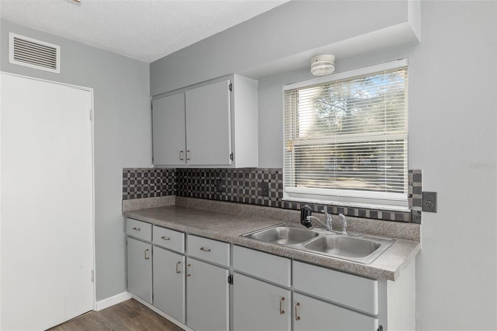 For Sale: $199,900 (3 beds, 1 baths, 1269 Square Feet)