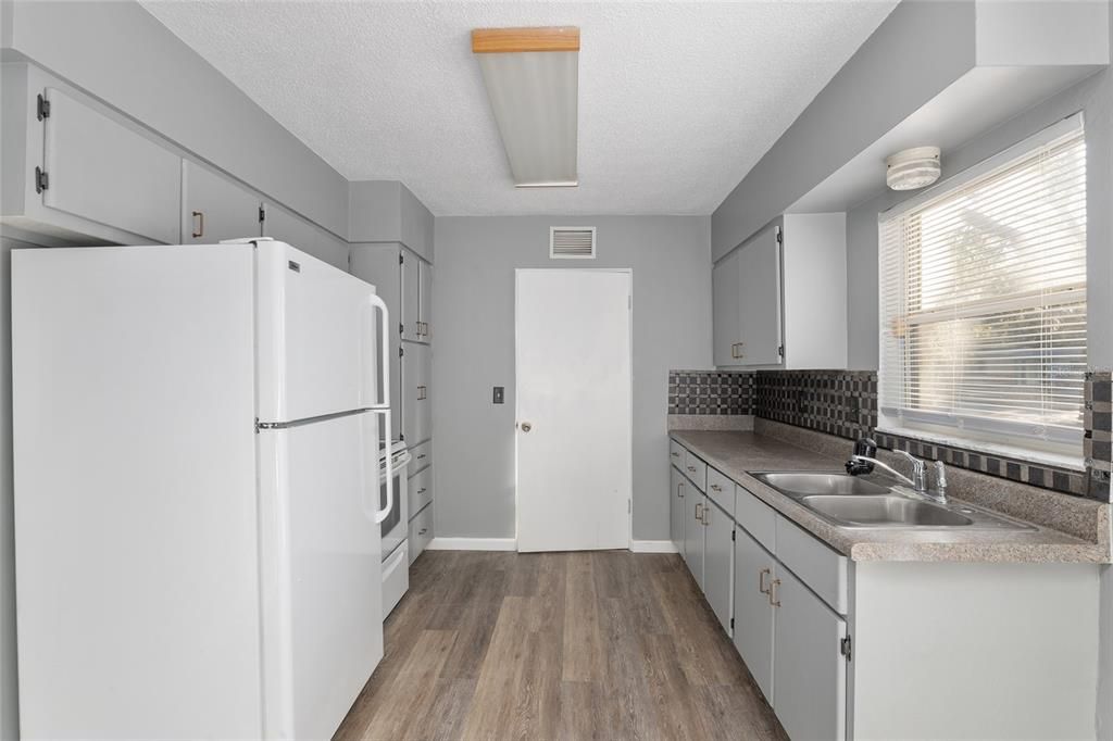 For Sale: $199,900 (3 beds, 1 baths, 1269 Square Feet)