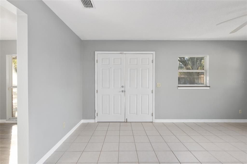 For Sale: $199,900 (3 beds, 1 baths, 1269 Square Feet)