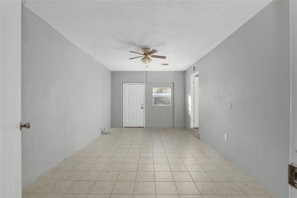 For Sale: $199,900 (3 beds, 1 baths, 1269 Square Feet)