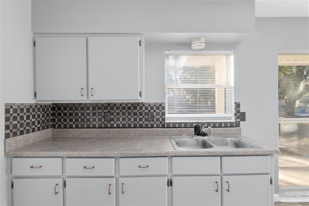 For Sale: $199,900 (3 beds, 1 baths, 1269 Square Feet)
