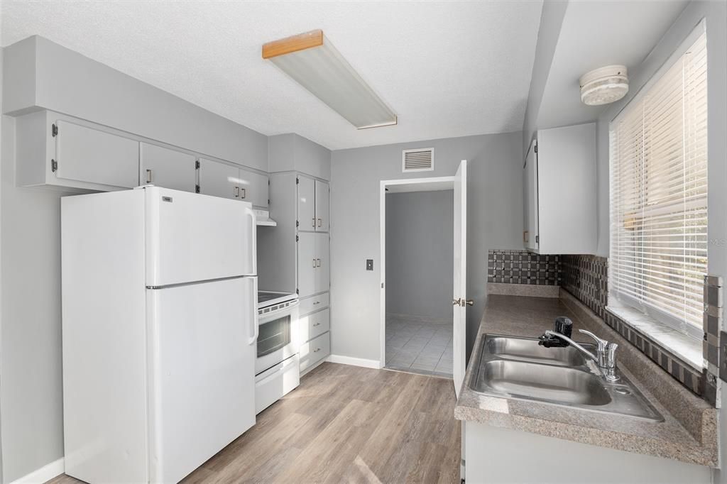 For Sale: $199,900 (3 beds, 1 baths, 1269 Square Feet)