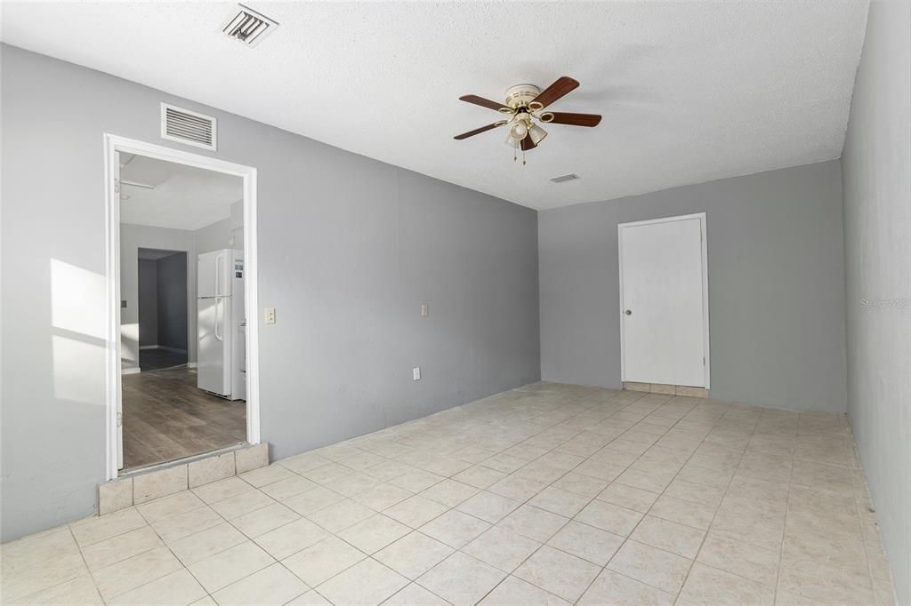 For Sale: $199,900 (3 beds, 1 baths, 1269 Square Feet)