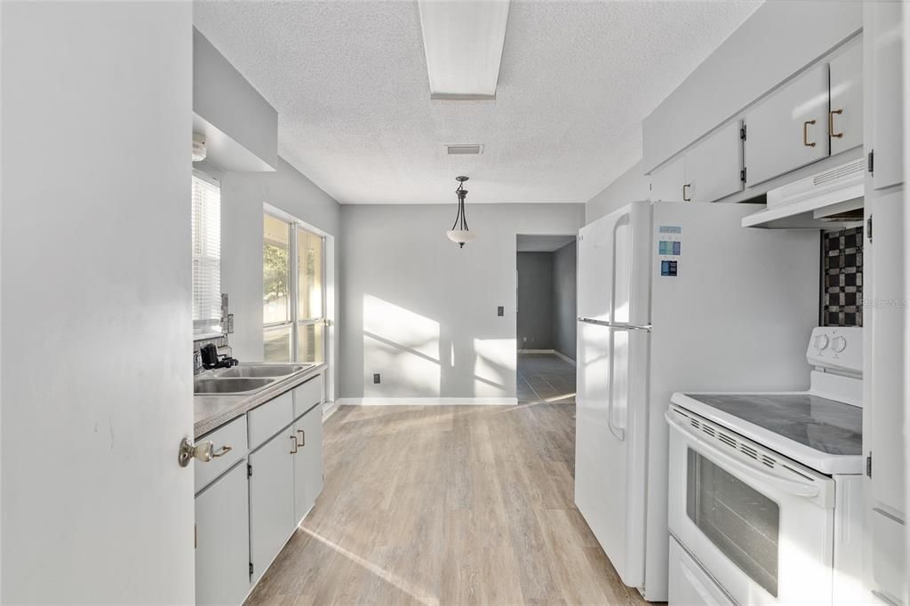 For Sale: $199,900 (3 beds, 1 baths, 1269 Square Feet)