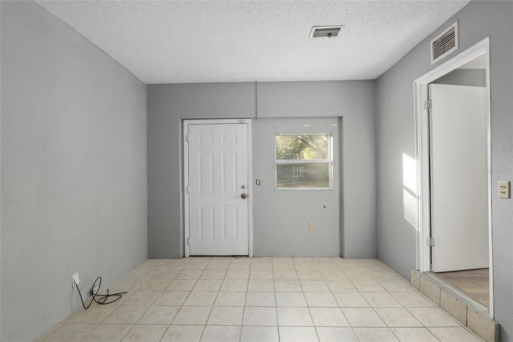 For Sale: $199,900 (3 beds, 1 baths, 1269 Square Feet)