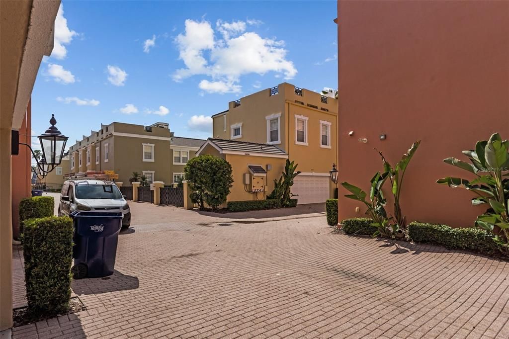 На продажу: $699,000 (3 спален, 2 ванн, 1739 Квадратных фут)