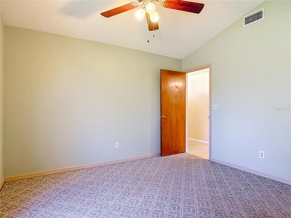 Activo con contrato: $229,000 (2 camas, 2 baños, 1239 Pies cuadrados)