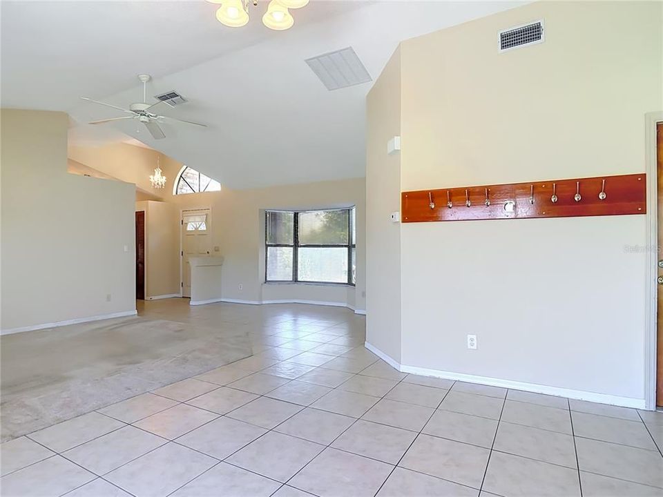 Activo con contrato: $229,000 (2 camas, 2 baños, 1239 Pies cuadrados)