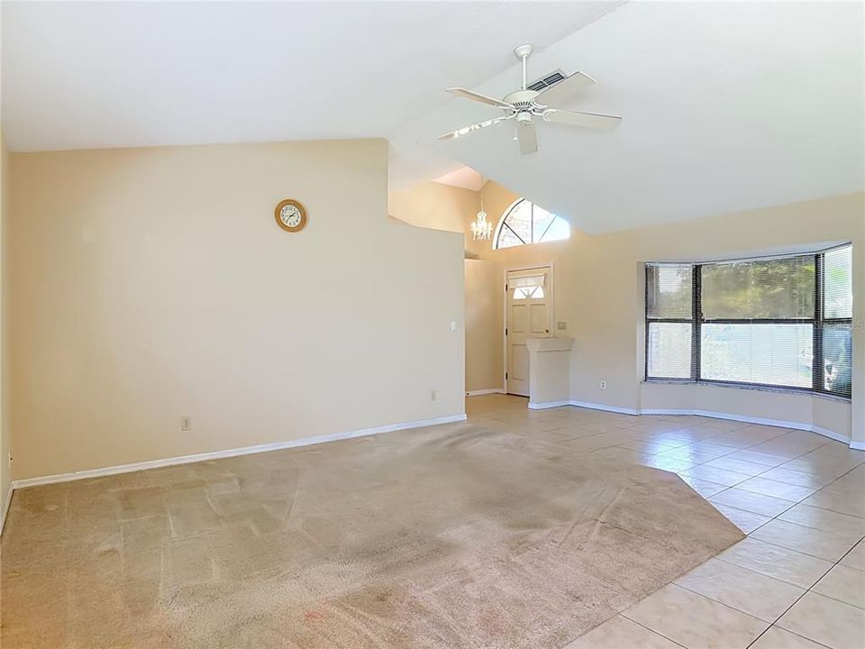 Activo con contrato: $229,000 (2 camas, 2 baños, 1239 Pies cuadrados)