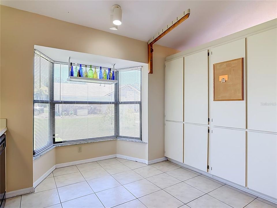 Activo con contrato: $229,000 (2 camas, 2 baños, 1239 Pies cuadrados)