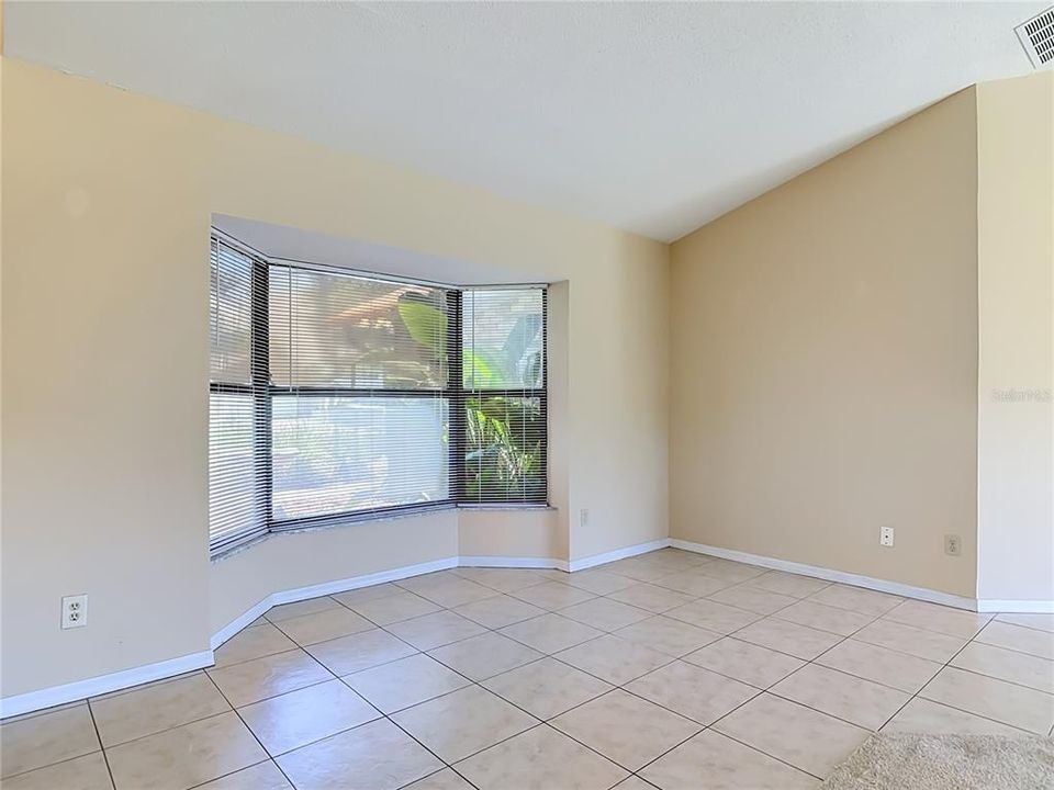 Activo con contrato: $229,000 (2 camas, 2 baños, 1239 Pies cuadrados)